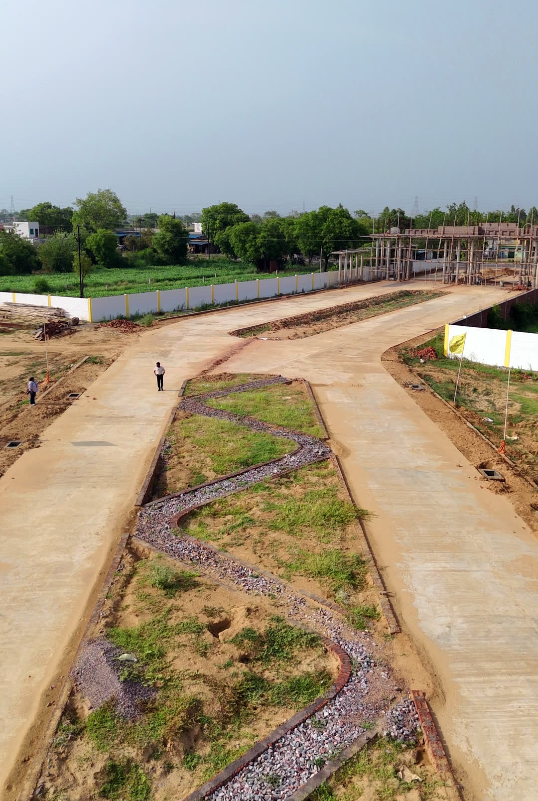 Internal concrete roads with drainage channels